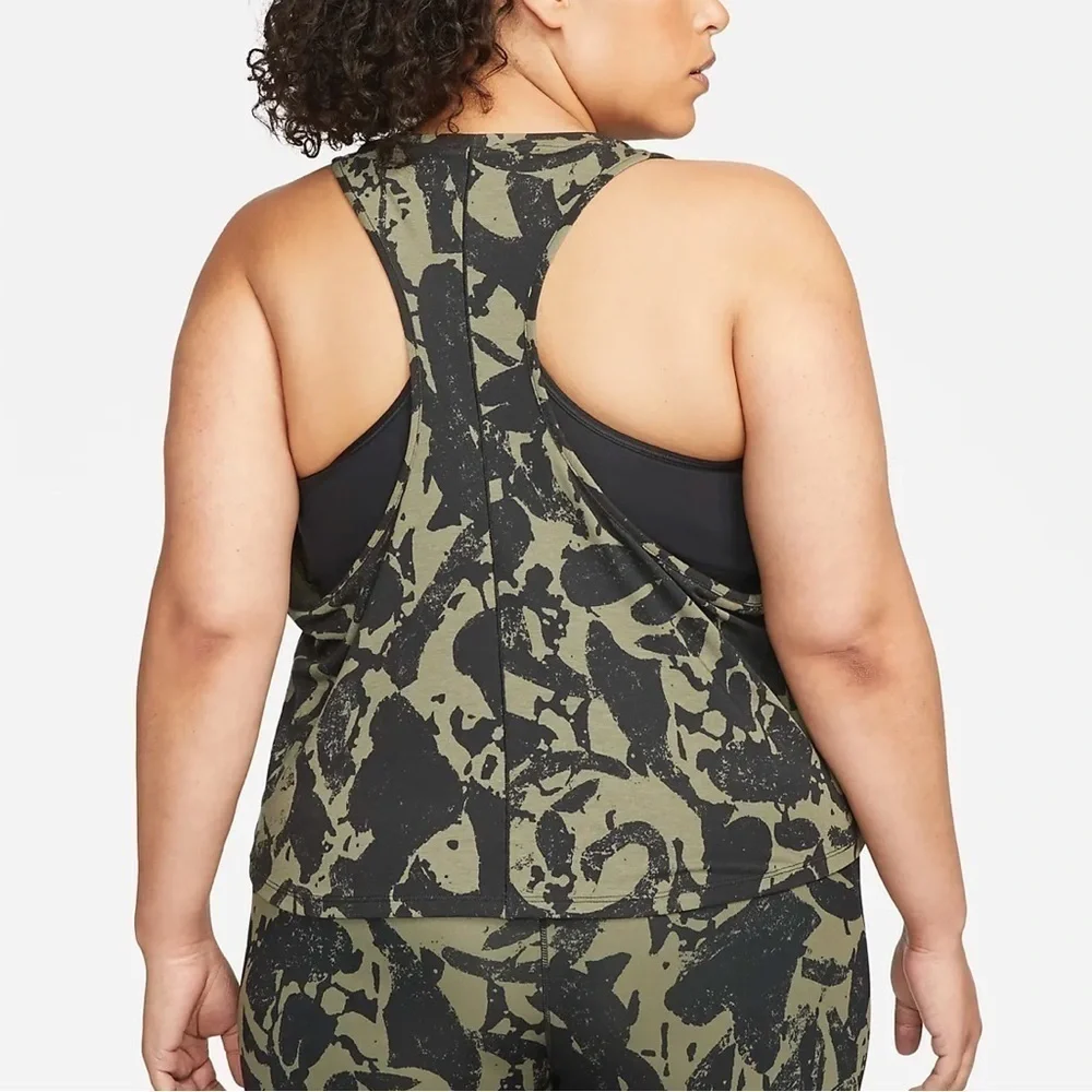 NWT Nike Dri-FIT One Luxe Icon Clash Women's Training Tank (Plus Size) Camo